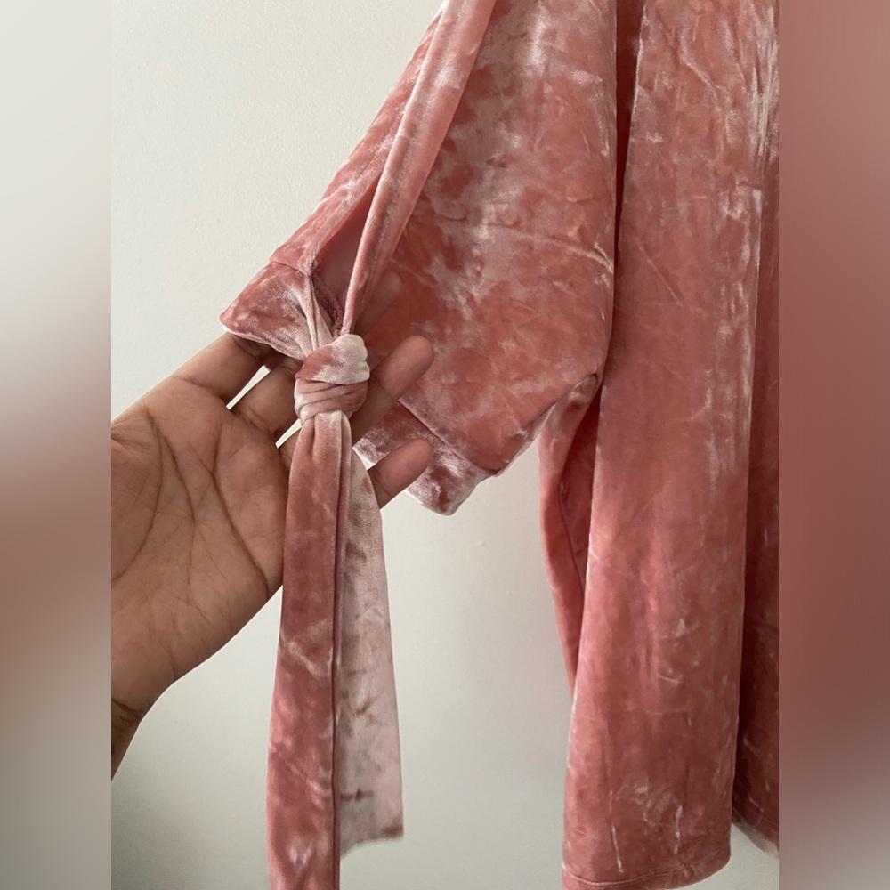 ⭐️Maeve Anthropologie Crushed Velvet Cold Shoulder Tie Short Sleeve Pink Size - Picture 5 of 9